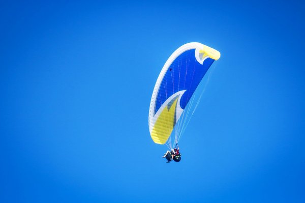 Parapente à Annecy : les équipements indispensables pour faire le grand saut